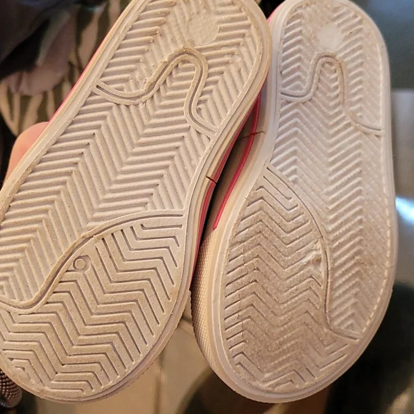 💚5/$20💚 Rainbow Toddler Shoes with Rainbows - Picture 3 of 5